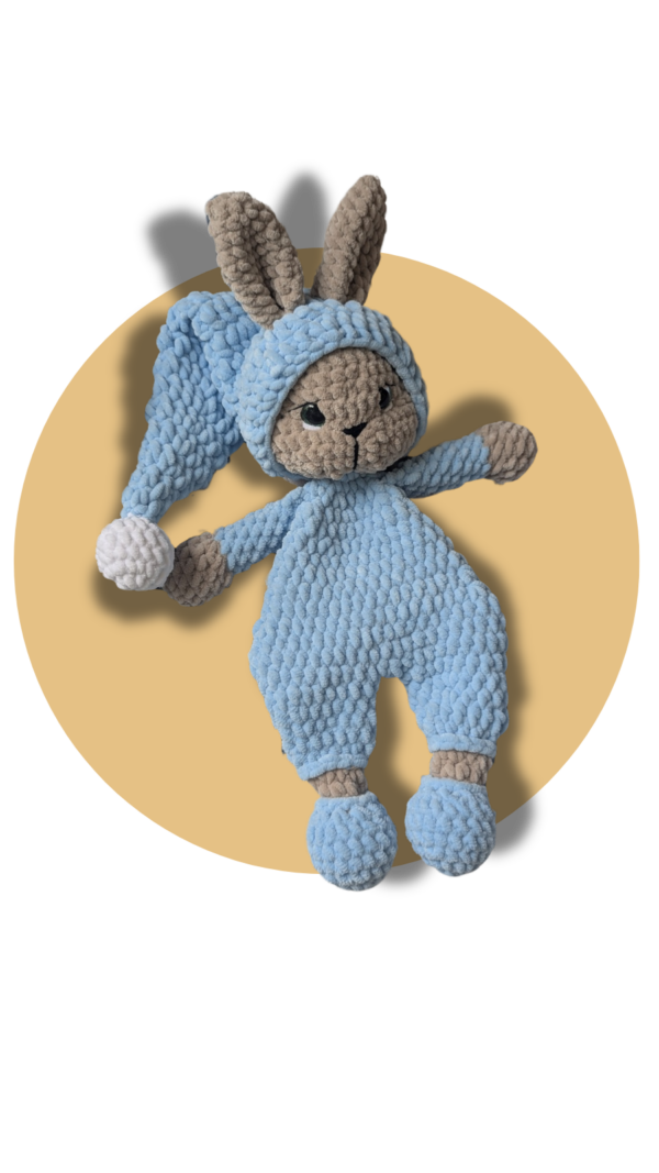 iepuras cu pijama albastra